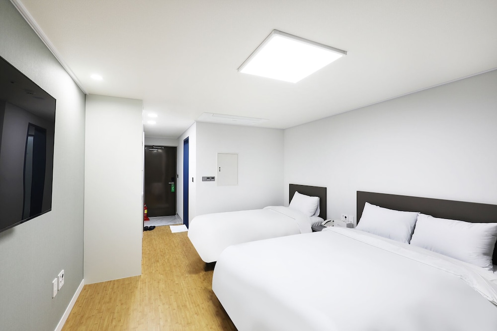City 2 Twin (Infinity Pool And Breakfast Package)