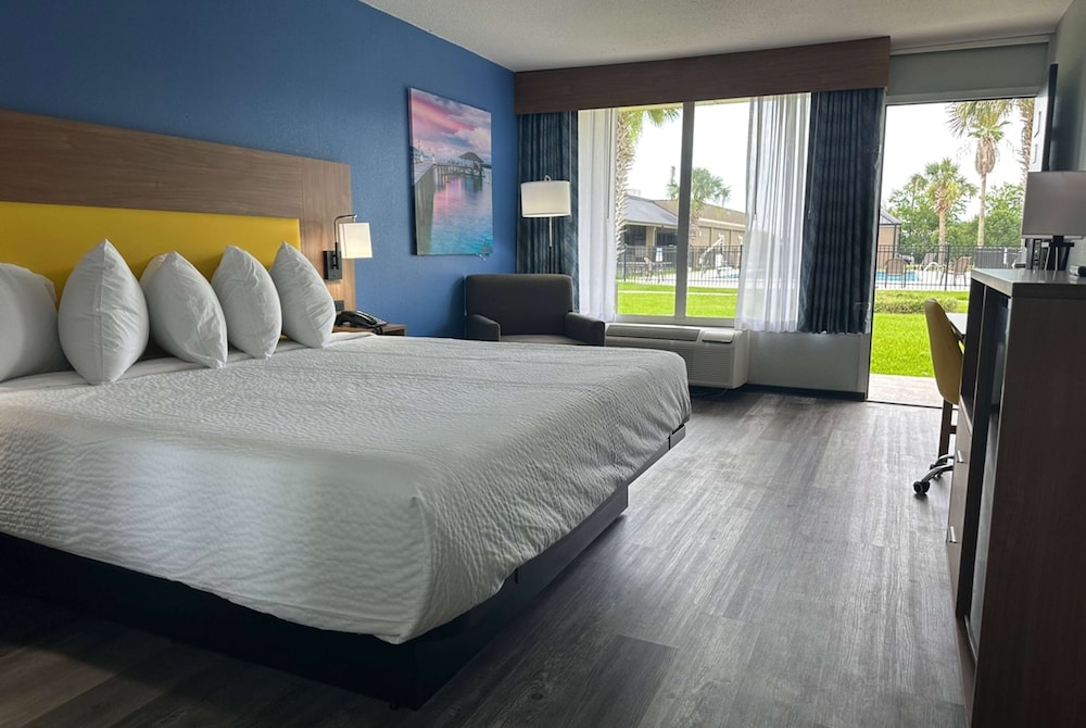 Standard Room, 1 King Bed - Photo 3