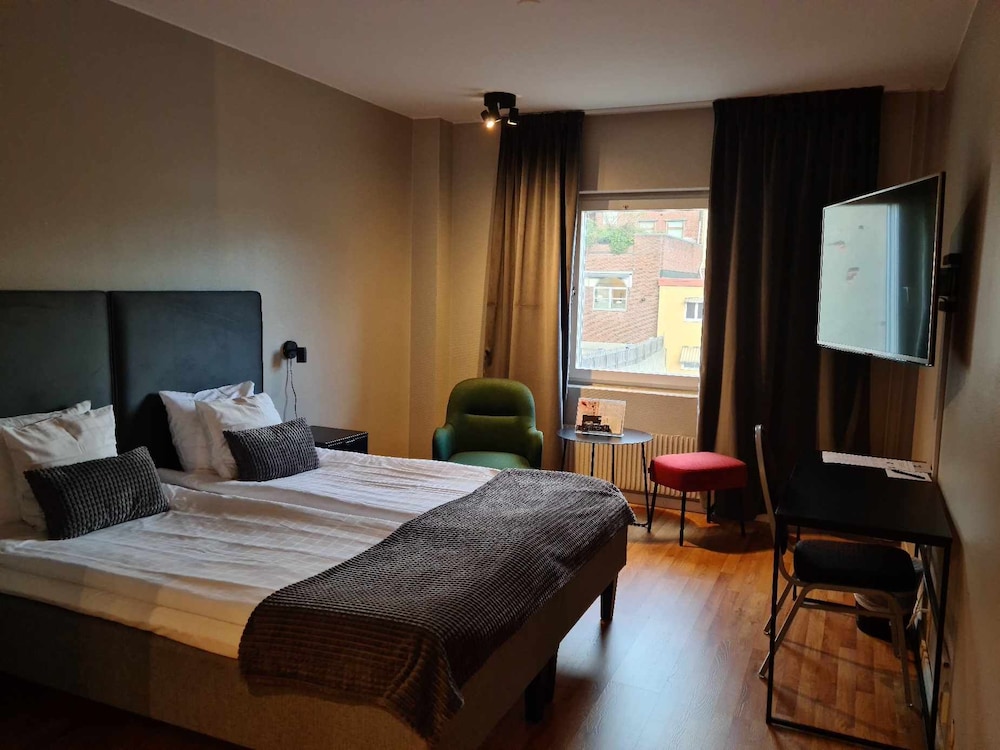 Standard Double Room, 1 Queen Bed