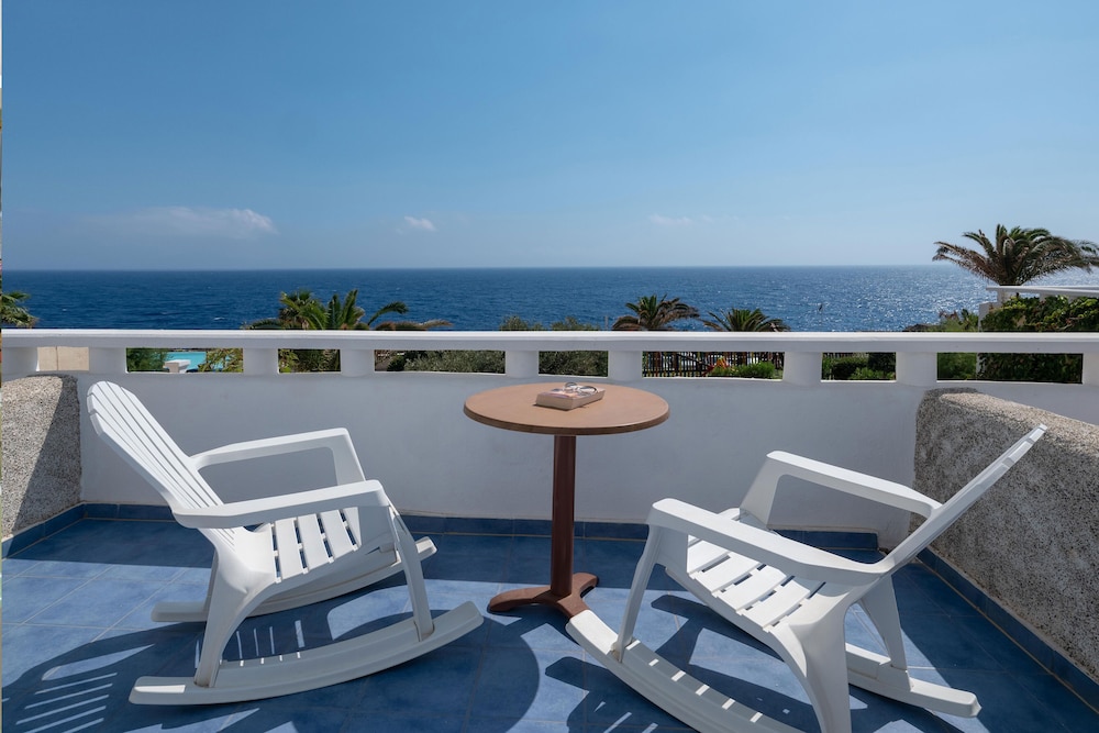 Superior Bungalow with Sea View - Photo 3