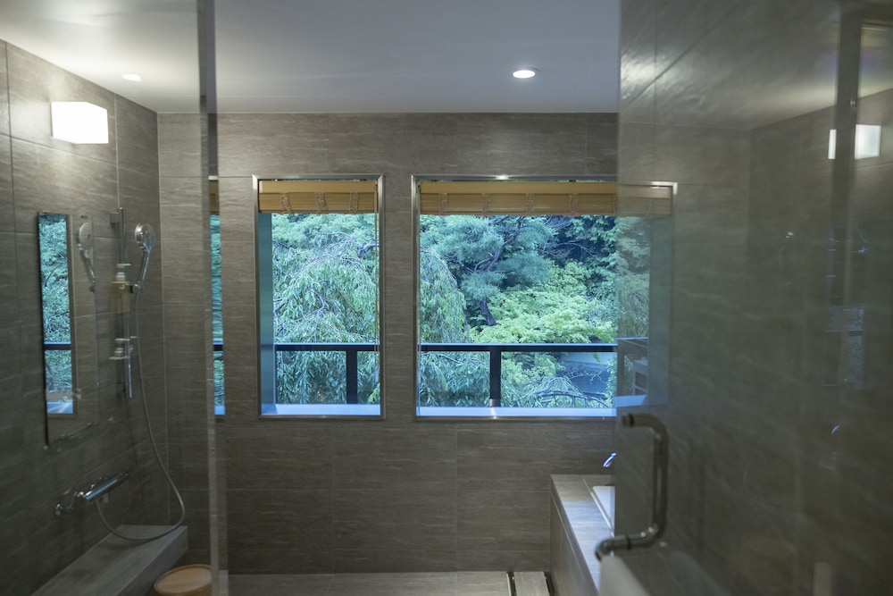 Executive Suite Twin, Non Smoking - Photo 15