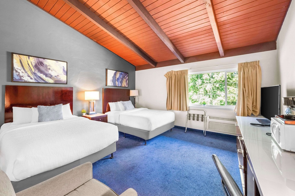 Room, 2 Queen Beds, Accessible, Non Smoking - Photo 1