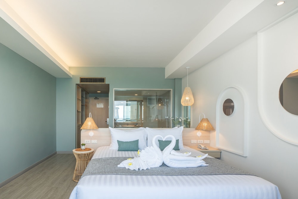 Premium Ocean Facing - Photo 2