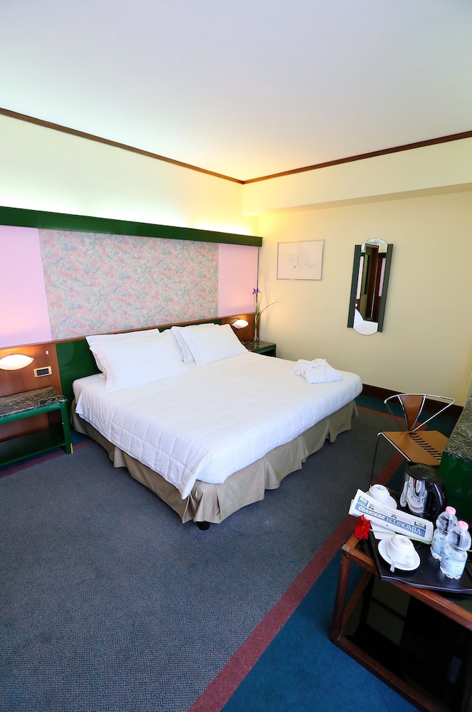 Standard Double or Twin Room - Photo 3