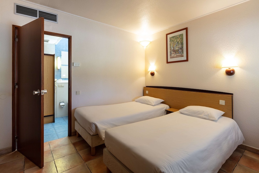 Standard Room, 2 Twin Beds - Photo 5