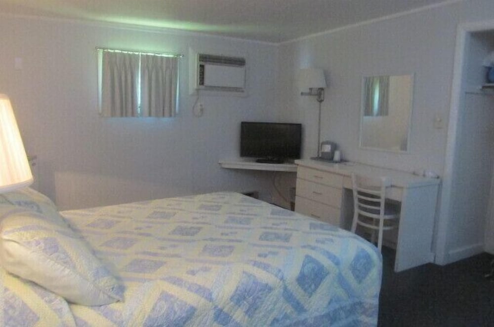 Standard Room, 1 Queen Bed photo 2