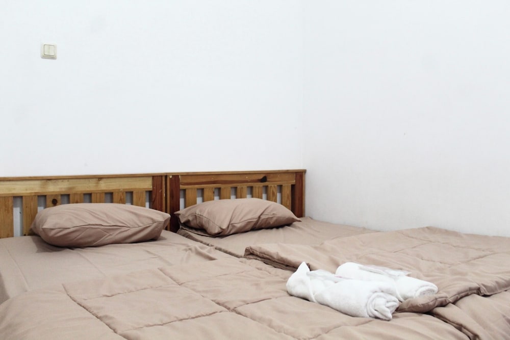 Standard Twin Room - Photo 6
