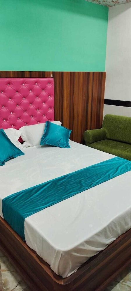 Deluxe Room - Photo 20
