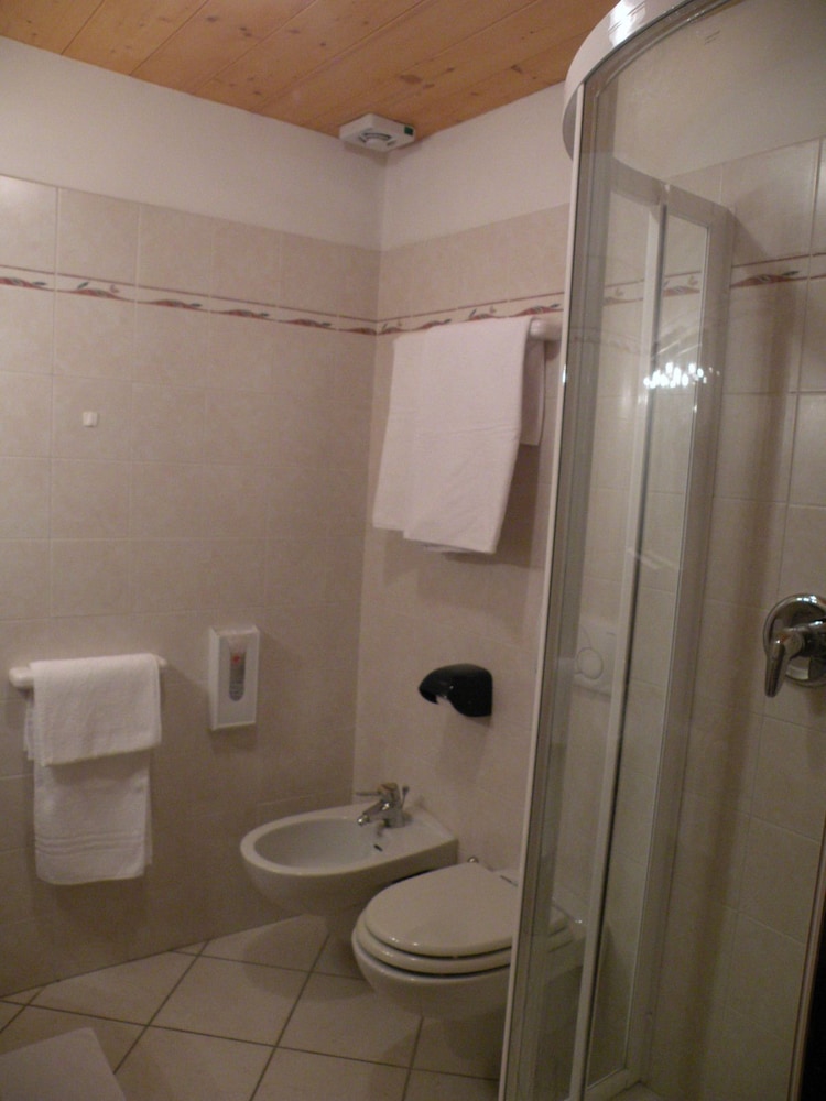 Double or Twin Room - Photo 2
