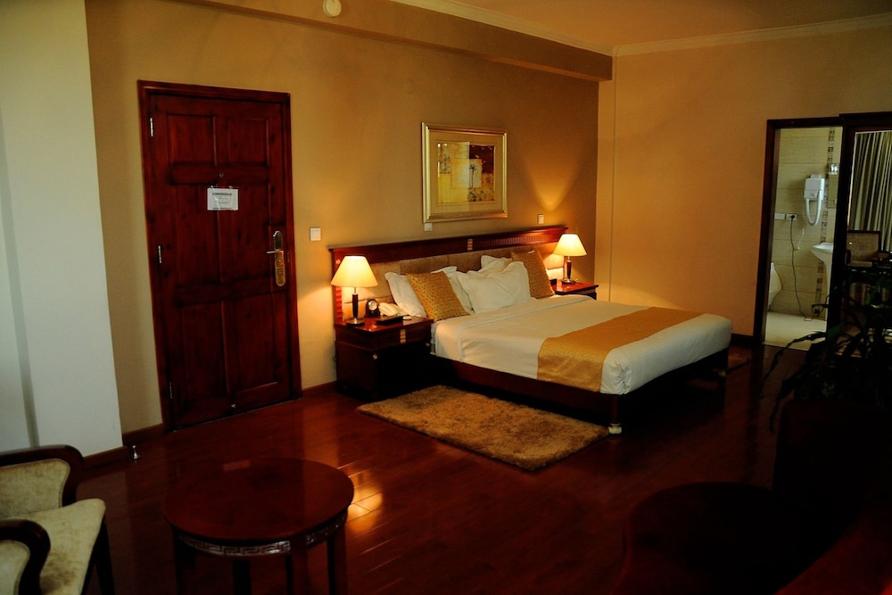 Royal Room, Jetted Tub photo 1
