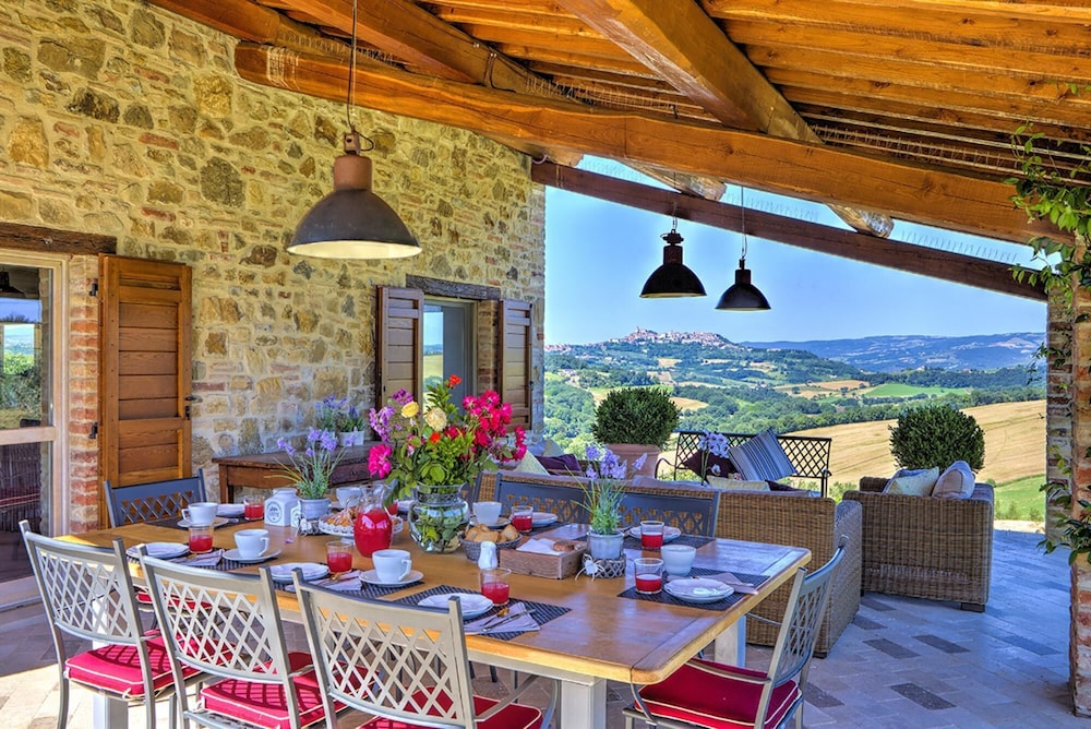 Villa photo 2