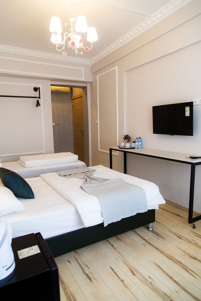 Standard Triple Room photo 2