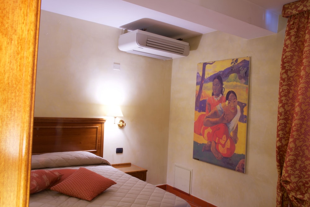 Double or Twin Room - Photo 8