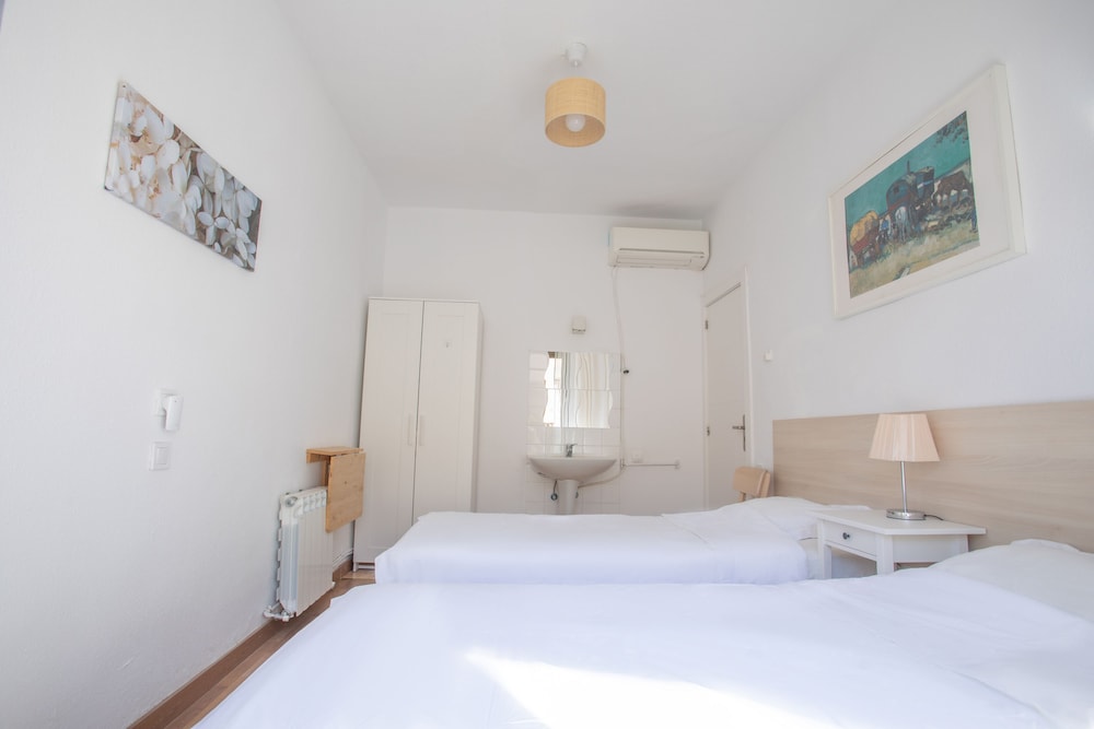 Basic Double or Twin Room, Balcony, City View photo 2