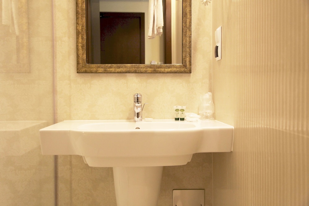 Economy Double or Twin Room photo 3