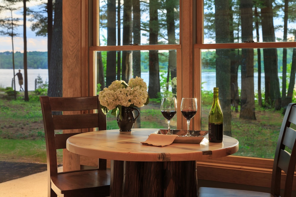 Eagle's Nest Cabin, Accessible, Fireplace, Dog Friendly photo 2