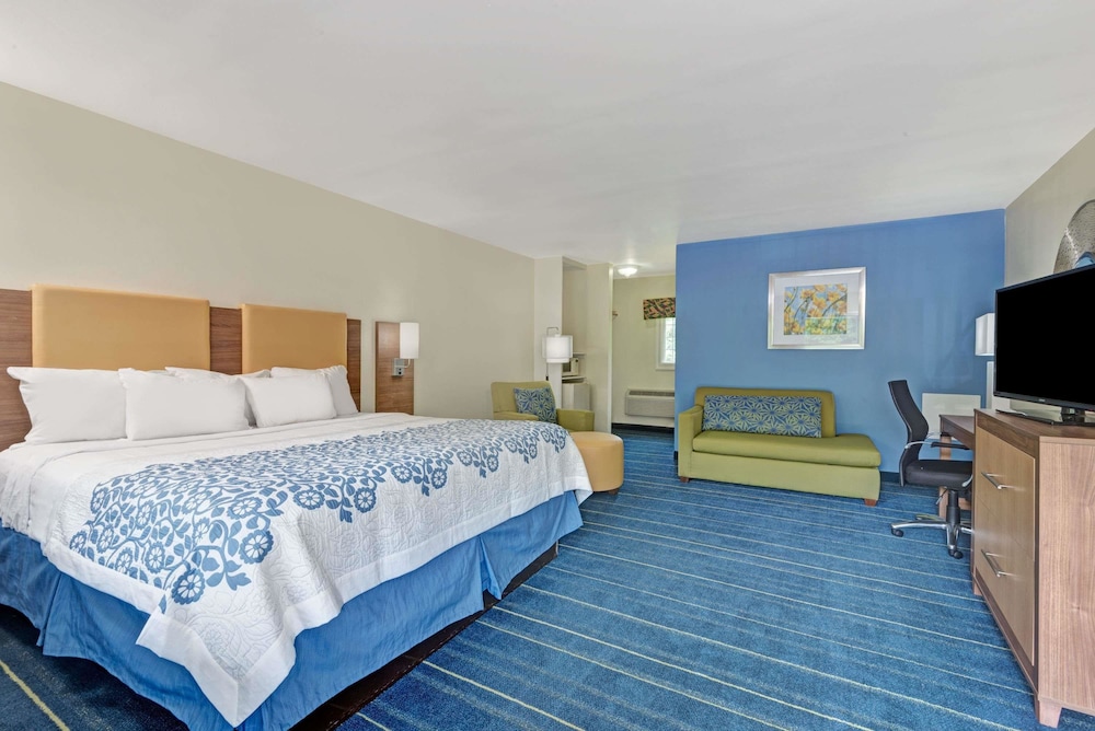 Standard Room, 1 King Bed - Photo 2