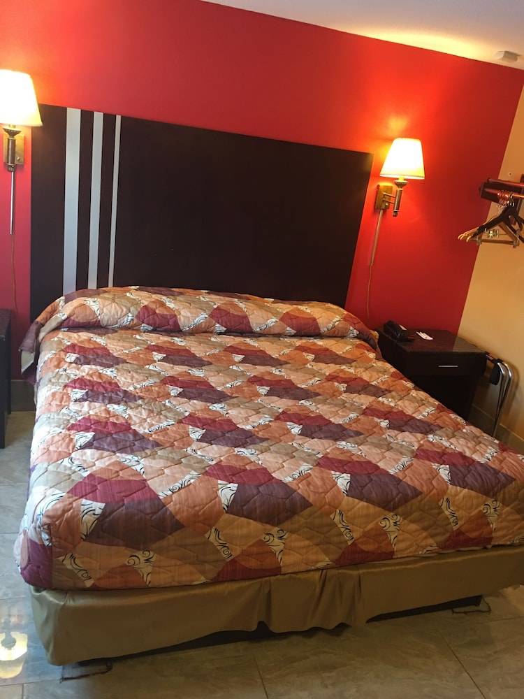 Studio Suite, 1 King Bed, Smoking, Hot Tub
