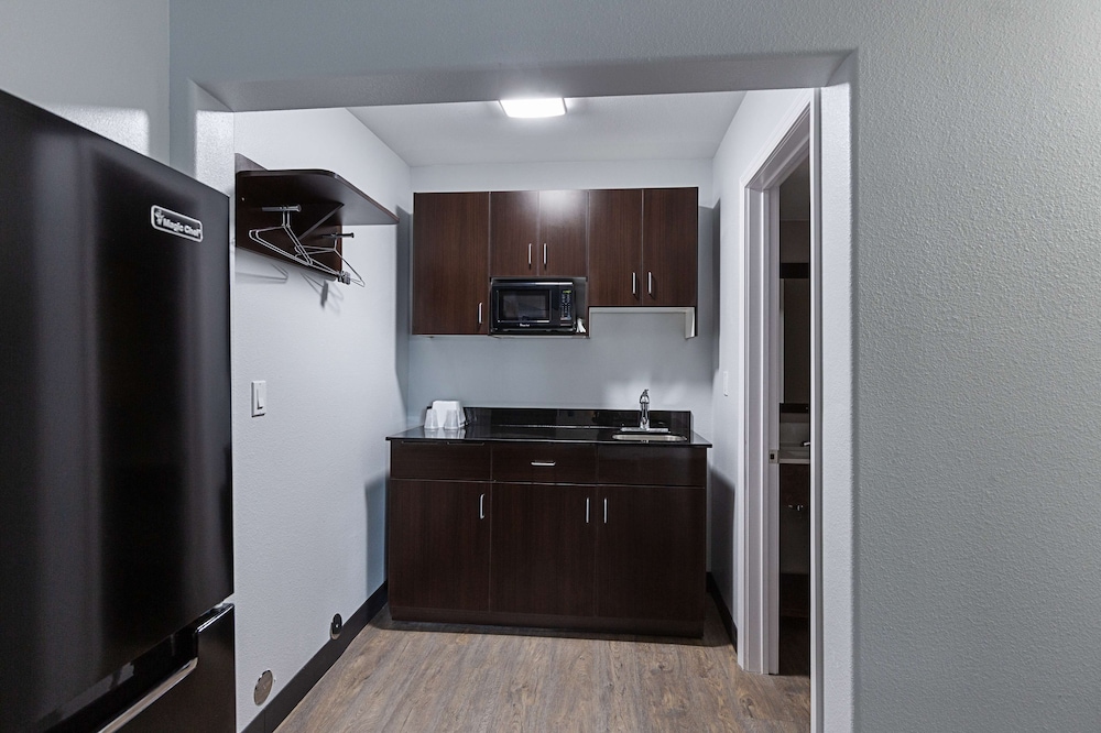 Standard Room, 2 Queen Beds, Non Smoking, Kitchenette - Photo 6