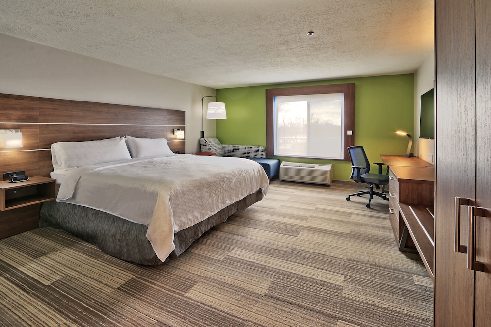 Suite, 1 King Bed, Accessible (Comm, Mobil, Roll Shwr) - Photo 2