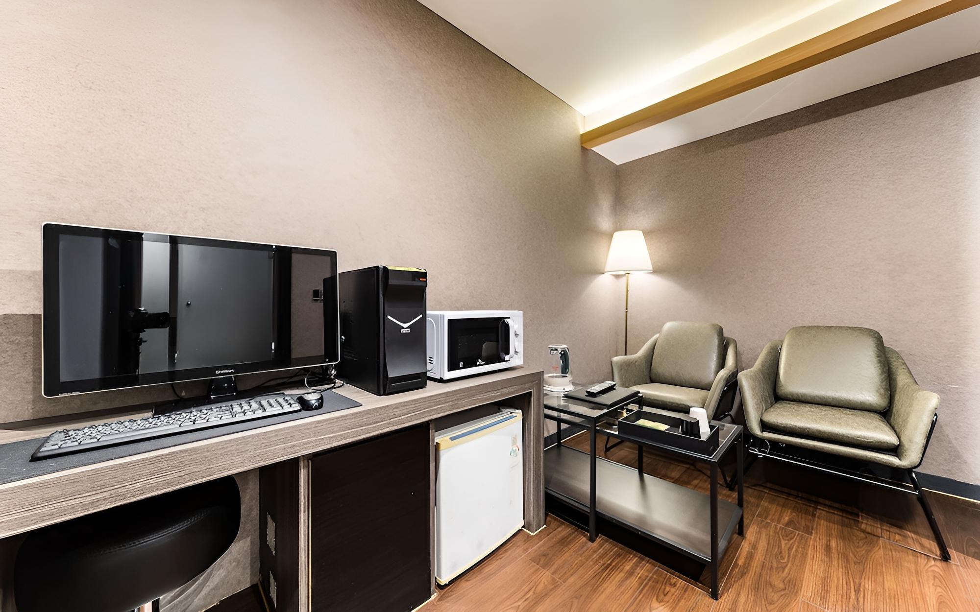 Room (VIP (Netflix + Spa + Microwave)) photo 1