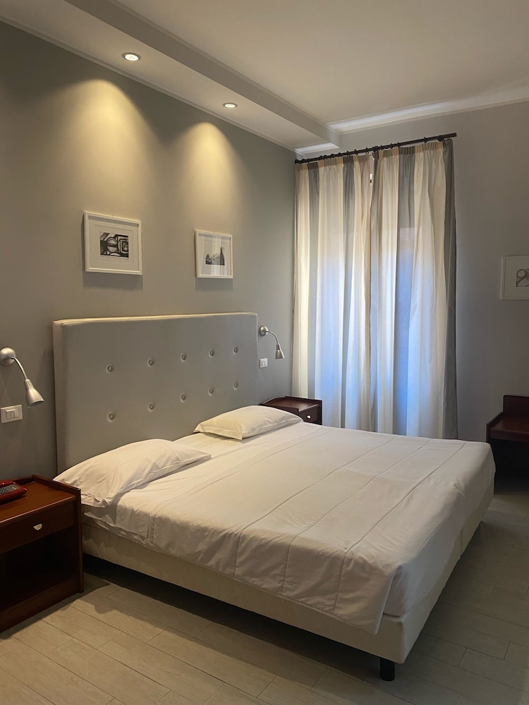 Standard Double Room - Photo 2