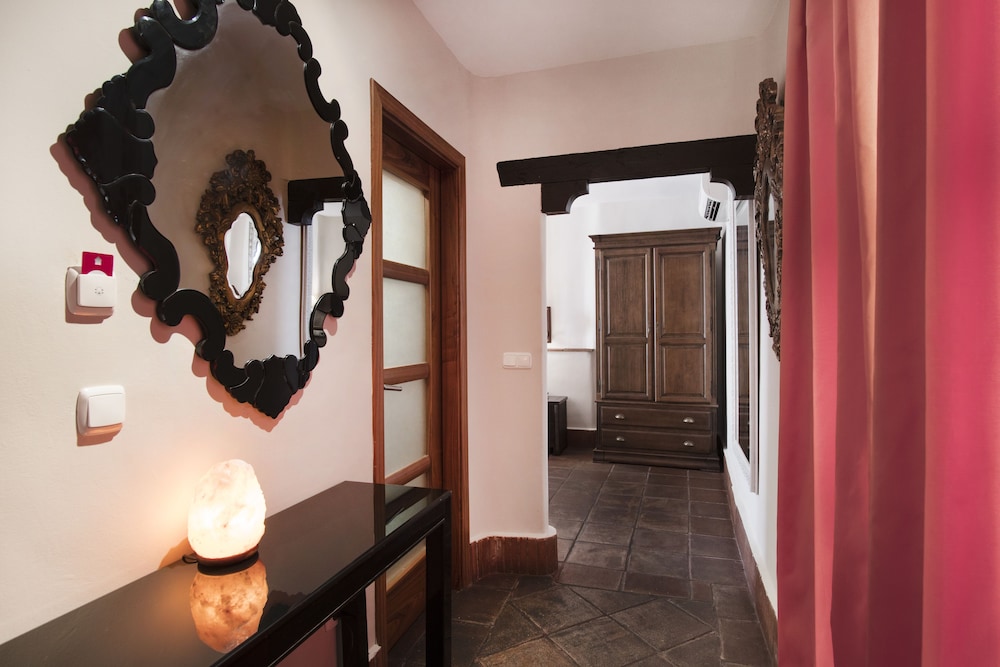 Basic Double or Twin Room - Photo 3