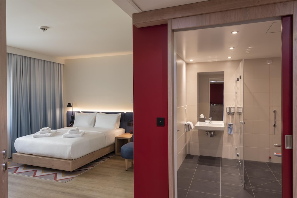 Room, 1 Queen Bed, Accessible thumbnail 5