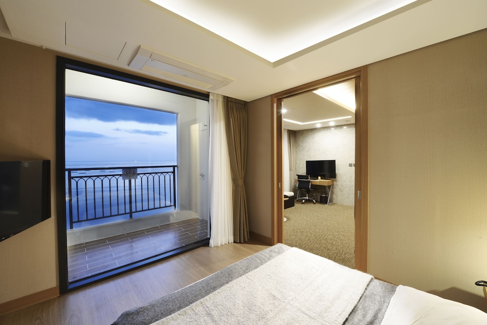 Junior Suite, 1 Queen Bed, Non Smoking