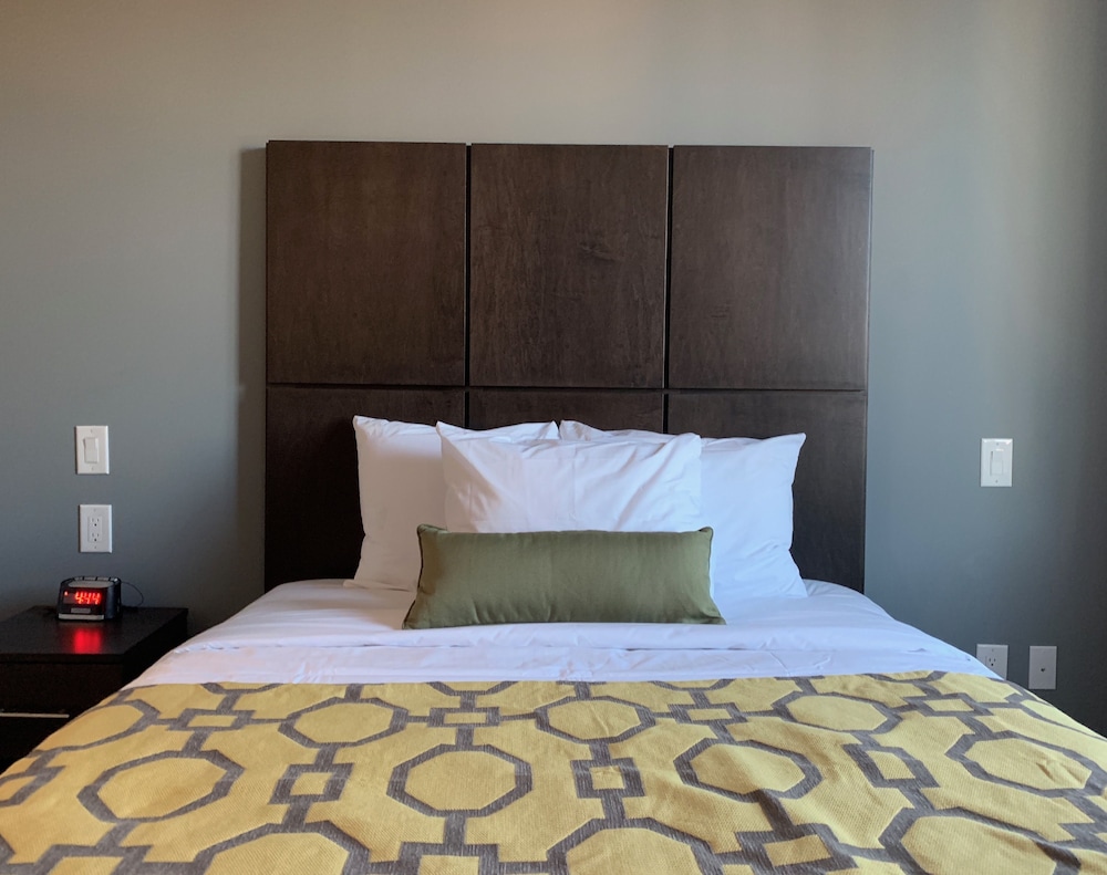 Deluxe Room, 1 Queen Bed