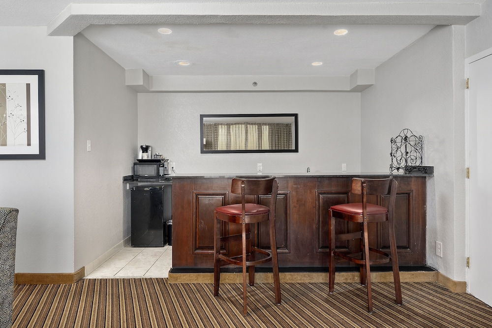 Executive Suite, Non Smoking (2 Double Beds) photo 3