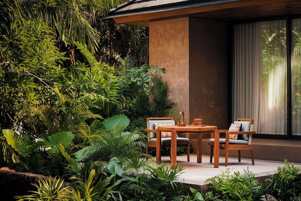 Villa (Cliff) - Photo 1
