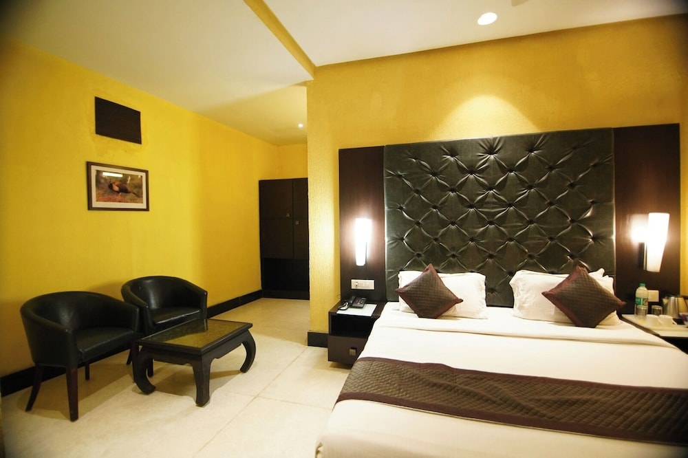 Standard Room, 1 King Bed photo 1