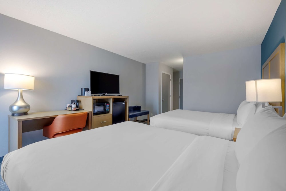 Standard Room, 2 Queen Beds, Non Smoking - Photo 4