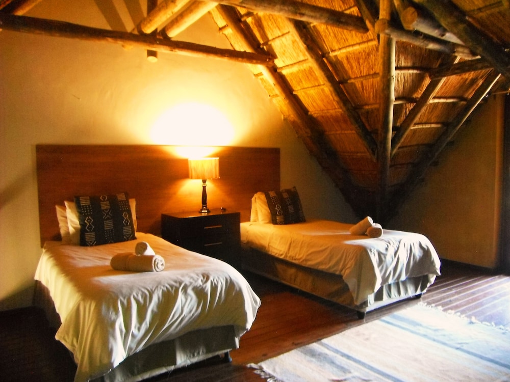 Executive Chalet, 3 Bedrooms, Pool Access, Valley View photo 1