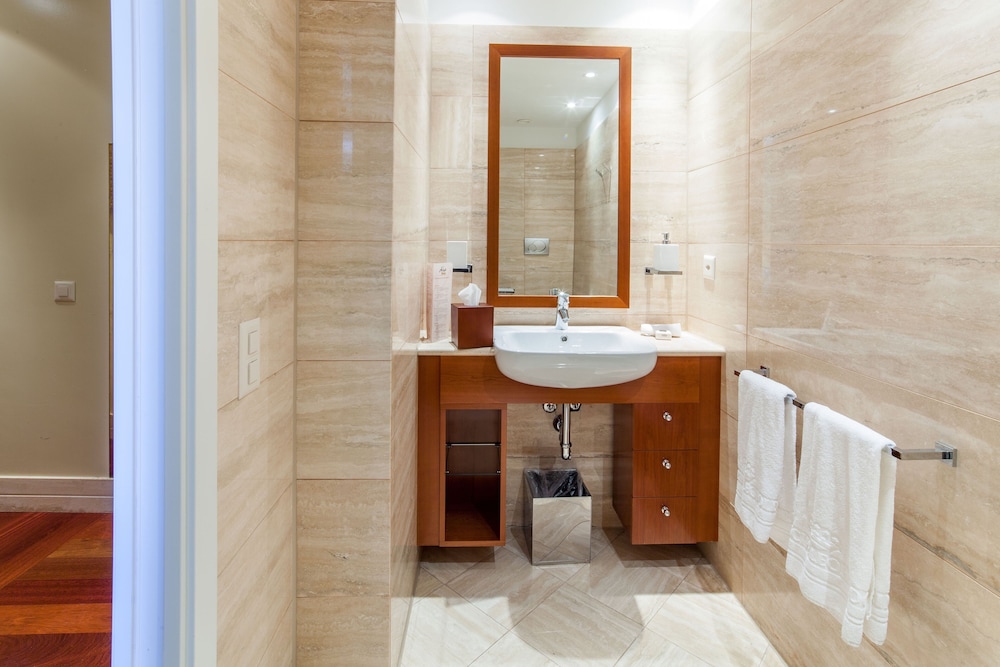 Deluxe Junior Suite with Balcony (Single) photo 3