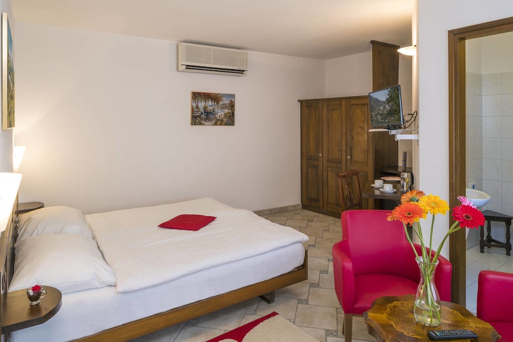 Classic Double Room - Photo 1