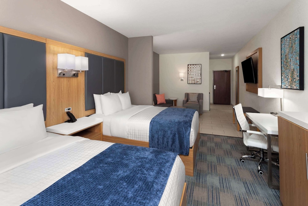 Suite, Multiple Beds (2 TVs) - Photo 1