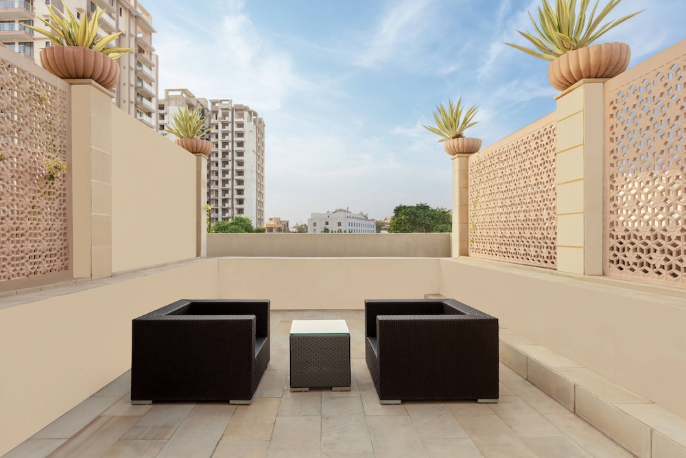 Room, 1 King Bed, Terrace photo 2