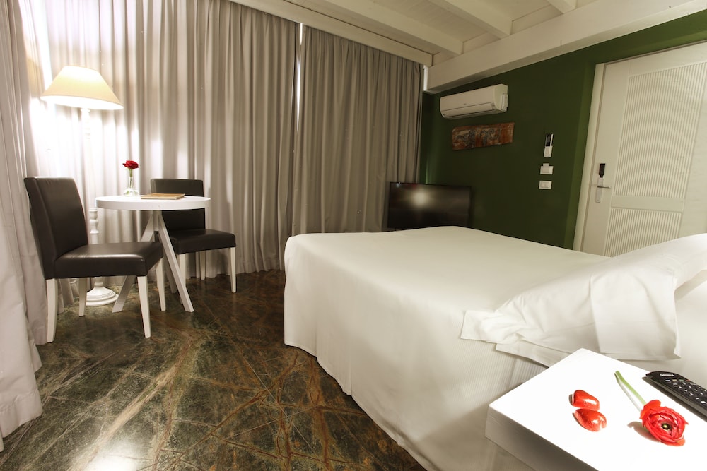 Deluxe Room - Photo 4