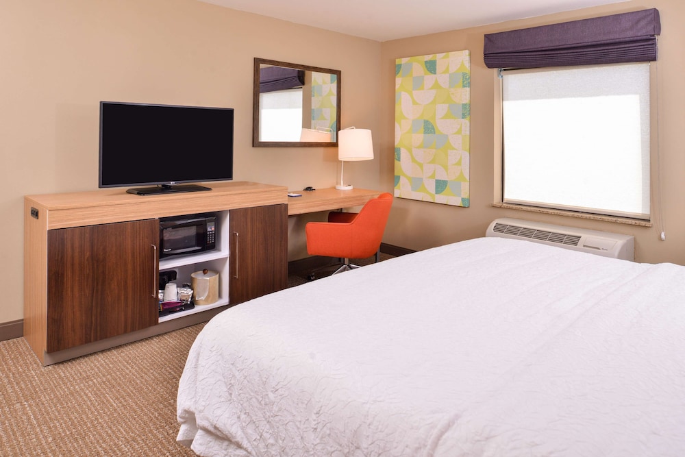 Room, 1 King Bed, Accessible - Photo 2