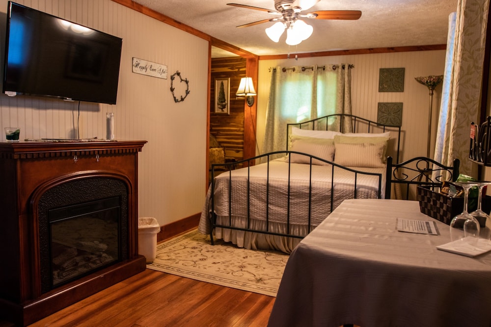 Hemlock Suite photo 1