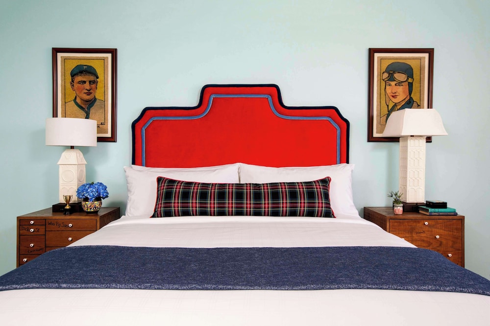 Room, 1 King Bed (Roll-In Shower, Mobility) - Photo 1