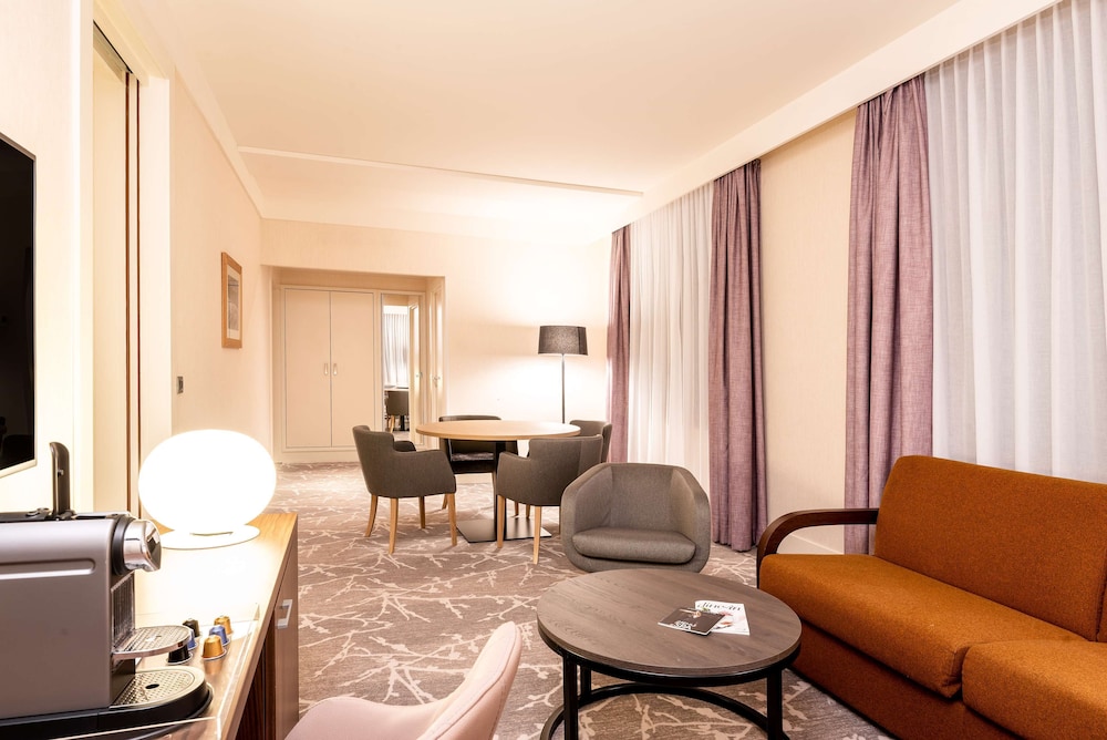 Suite, 1 Bedroom - Photo 6