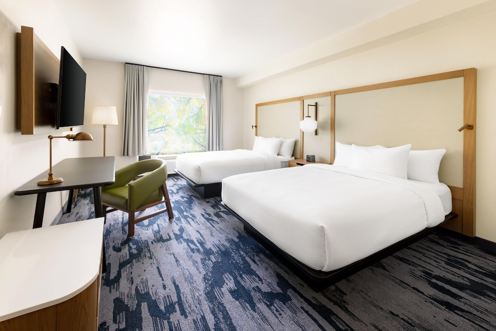 Standard Room, 2 Queen Beds (Mobility/Hearing Access, Roll-In Shwr) - Photo 2