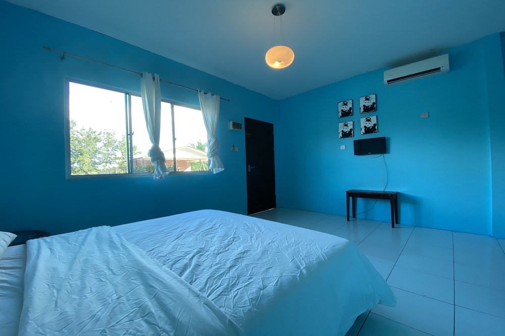 Room, Private Bathroom - Photo 1
