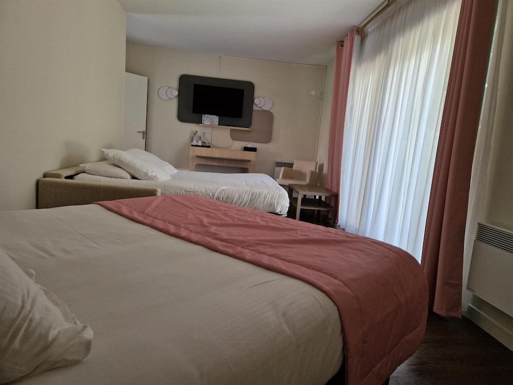 Family Room, 1 Queen Bed, Non Smoking, Terrace (with Sofabed) - Photo 3