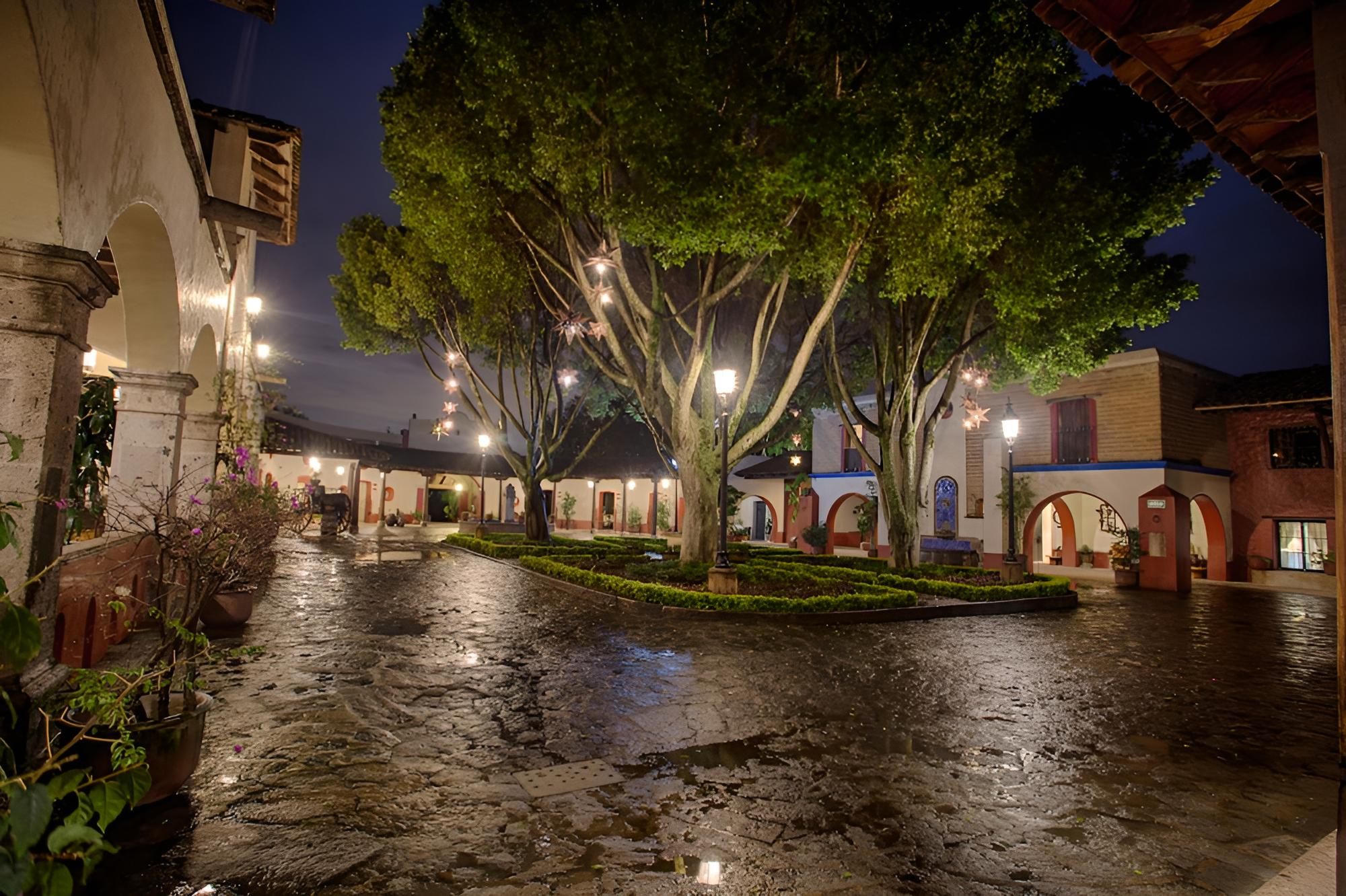 Room, Courtyard View photo 2