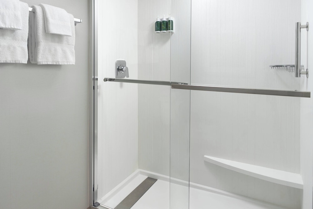 Suite, 1 Bedroom, Courtyard View (Balcony) - Photo 4