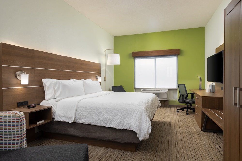 Standard Room, 1 King Bed (Extra Floor Space) - Photo 3